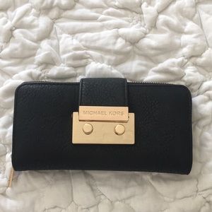 Michael Kors wallet never used